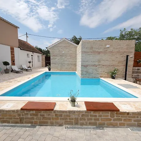 Lapis Zadarvillas * Donje Rastane