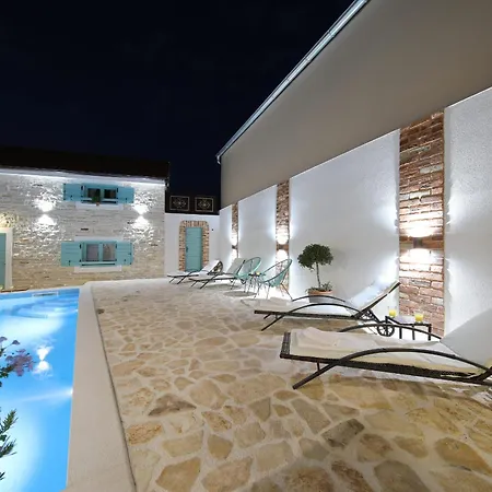 Lapis Zadarvillas *