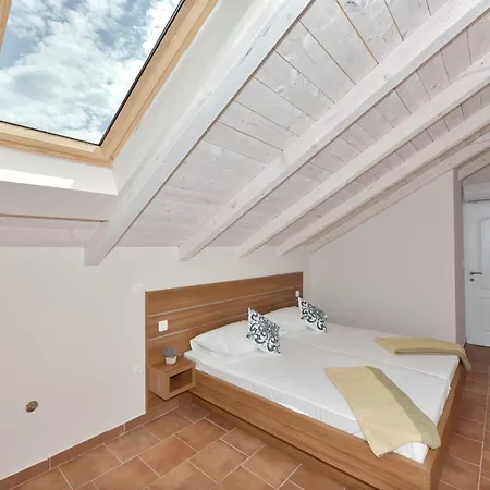 Lapis Zadarvillas Donje Rastane