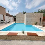 Lapis Zadarvillas * Donje Rastane