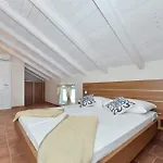 Lapis Zadarvillas * Donje Rastane