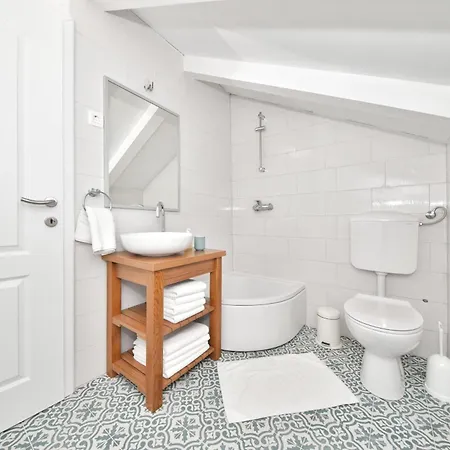 Lapis Zadarvillas Donje Rastane