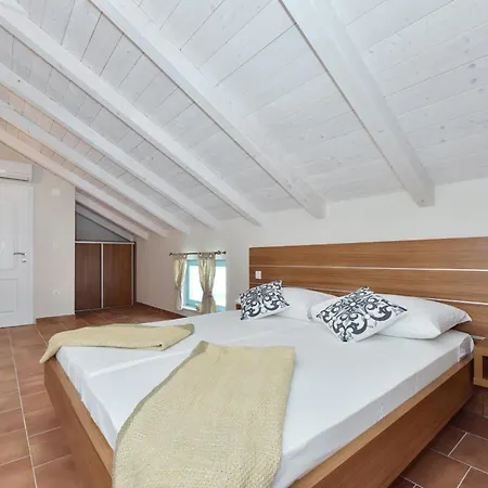 Lapis Zadarvillas * Donje Rastane