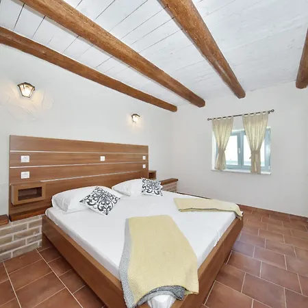 Lapis Zadarvillas *